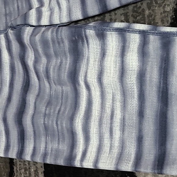 UNDER ARMOUR Fitted Capri Leggings - Picture 4 of 10